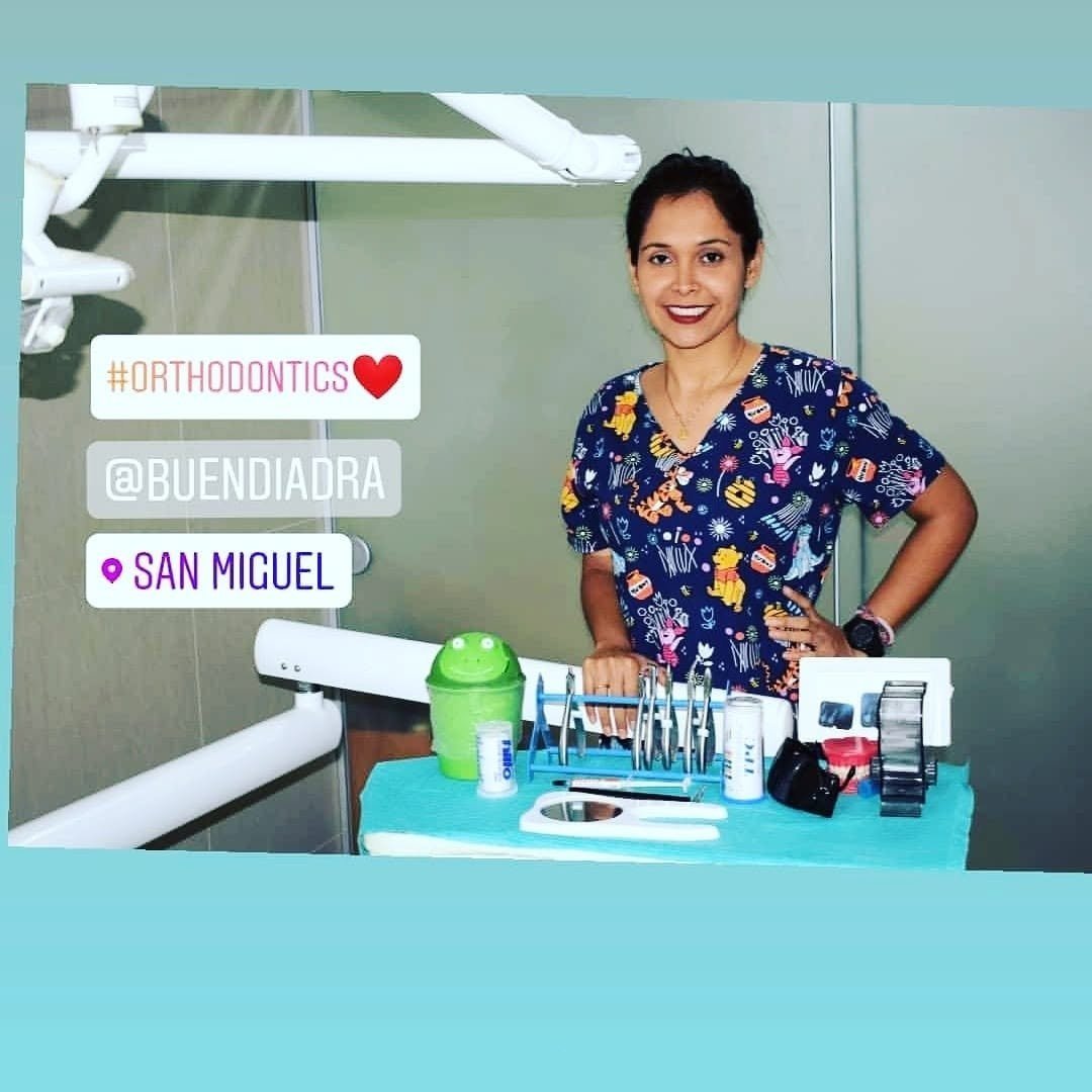 Dra. Buendia en el consultorio dental